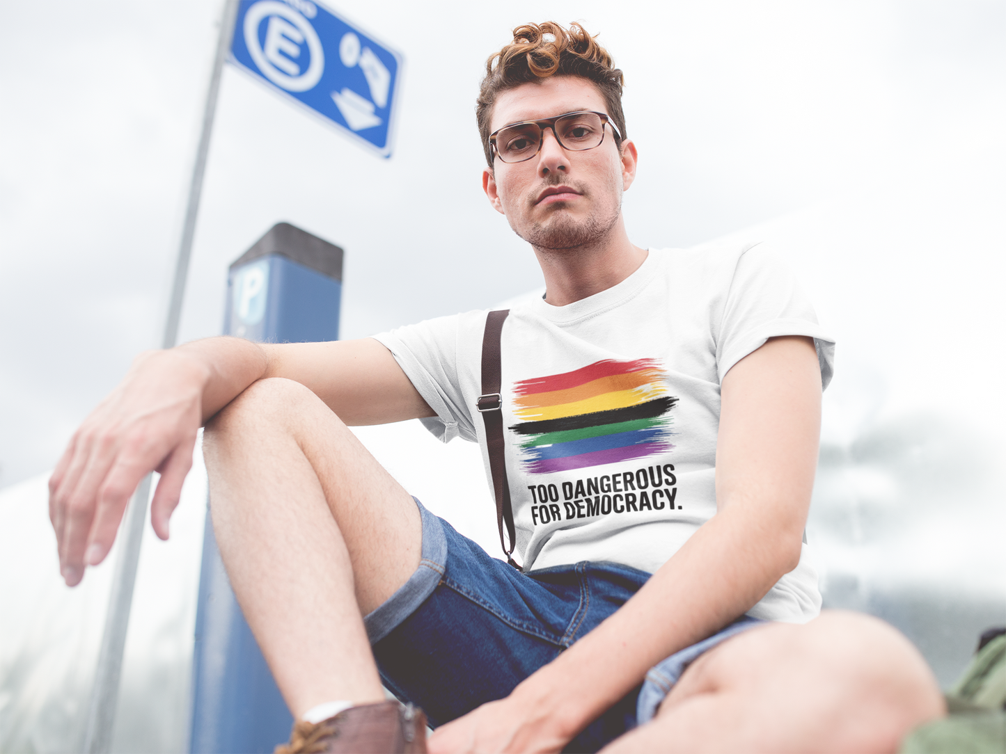 Demasiado peligroso para la democracia | Camiseta unisex de algodón orgánico