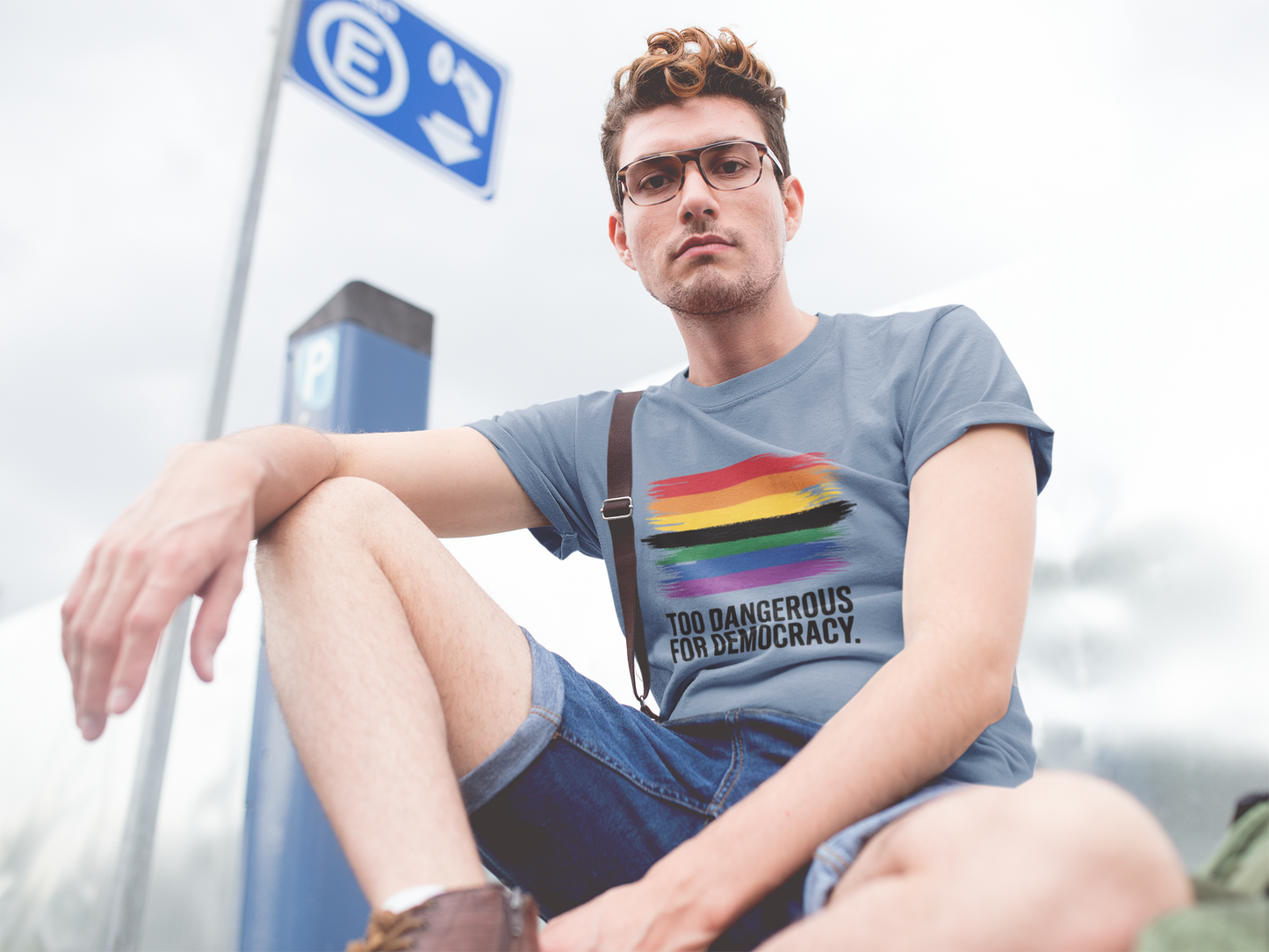 Demasiado peligroso para la democracia | Camiseta unisex de algodón orgánico
