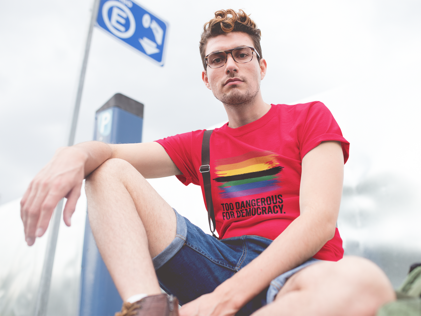Demasiado peligroso para la democracia | Camiseta unisex de algodón orgánico