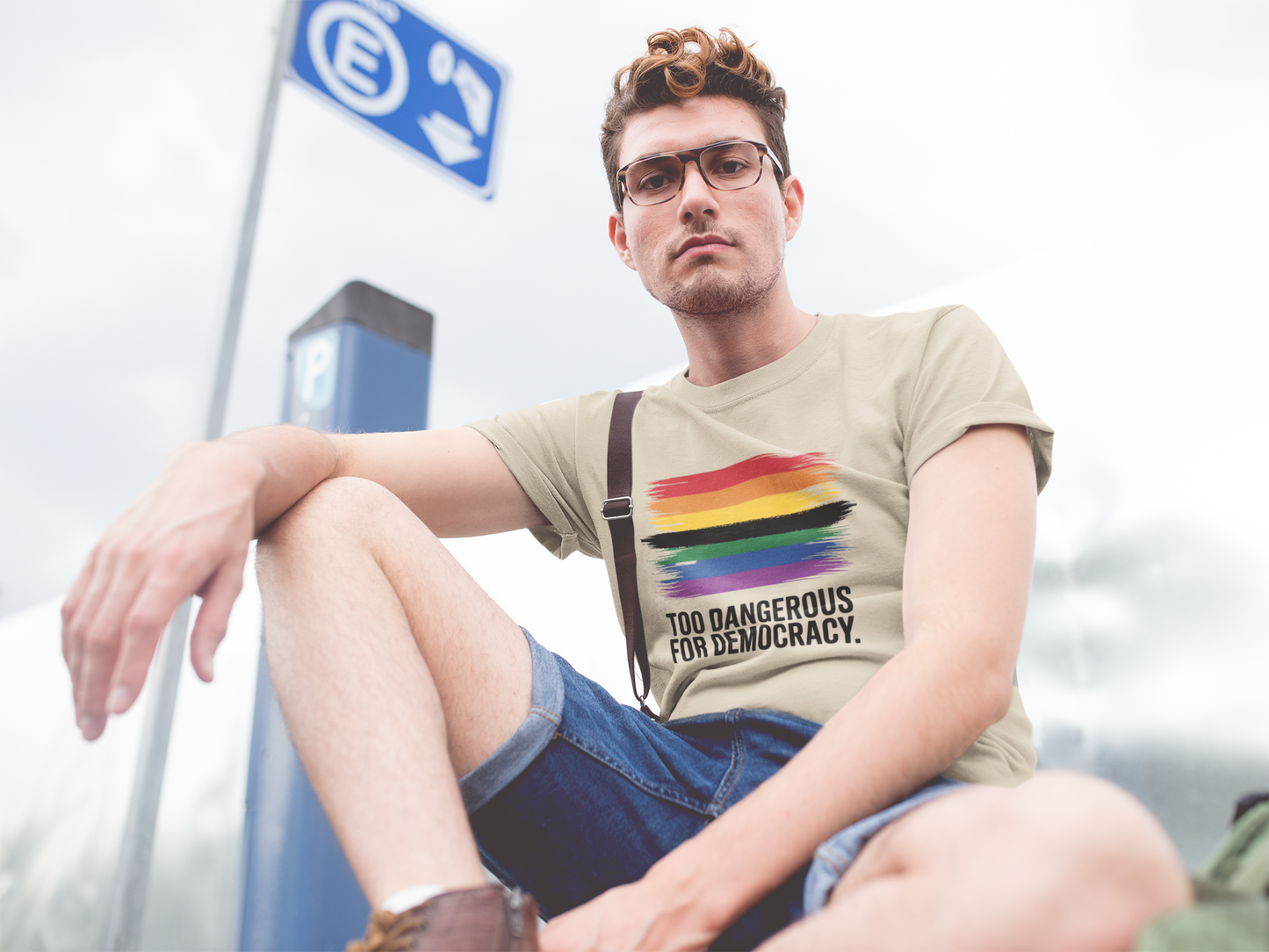 Demasiado peligroso para la democracia | Camiseta unisex de algodón orgánico