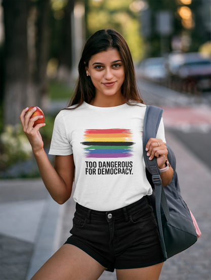 Demasiado peligroso para la democracia | Camiseta unisex de algodón orgánico