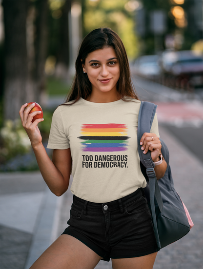 Demasiado peligroso para la democracia | Camiseta unisex de algodón orgánico